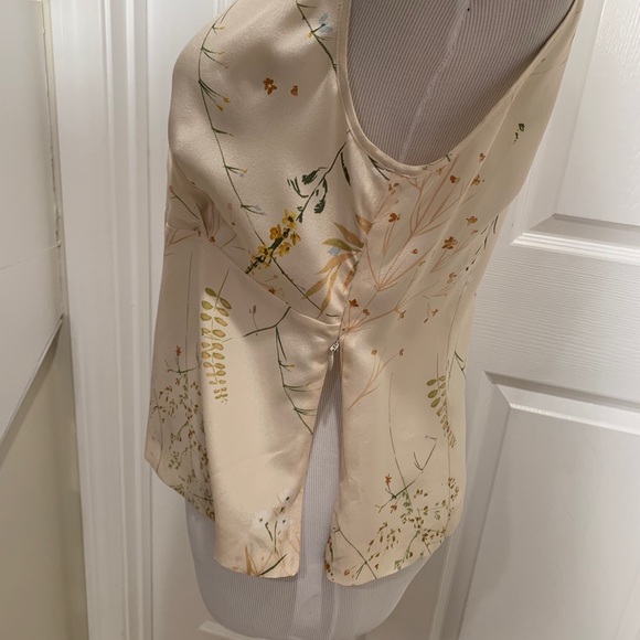 NWOT, Burberry silk top. Delicate floral pattern